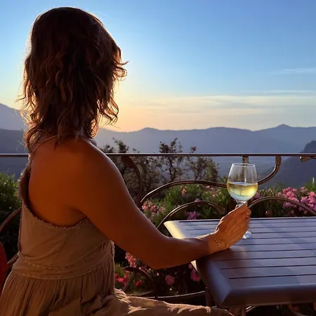 Πανσιόν La Maison Cm Nessa
