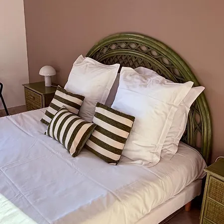 Πανσιόν La Maison Cm 3*