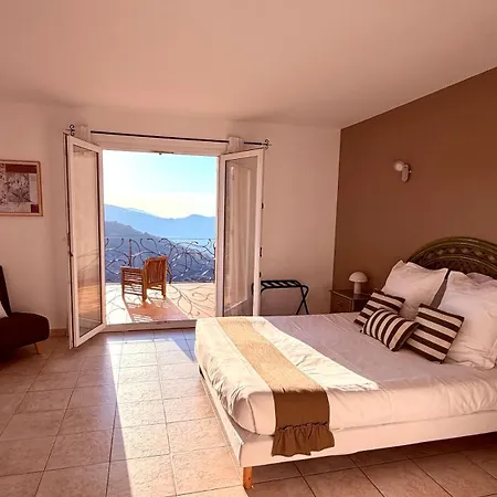 Πανσιόν La Maison Cm