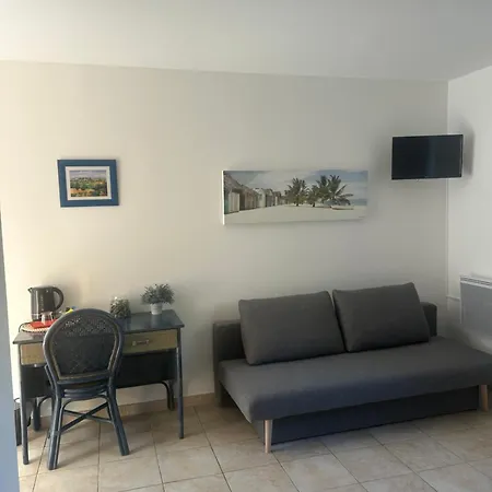 La Maison Cm Πανσιόν 3*
