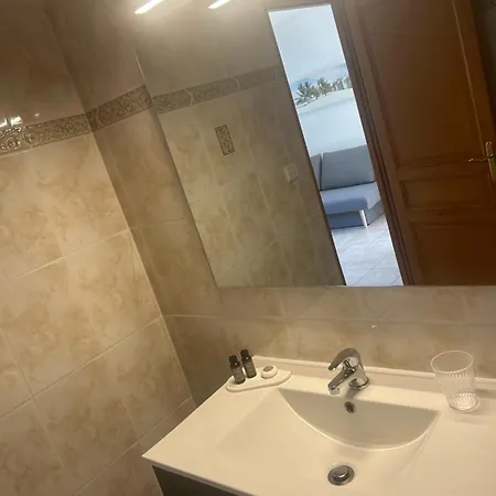 Πανσιόν La Maison Cm