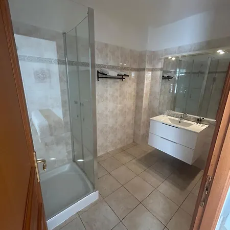 Πανσιόν La Maison Cm 3*
